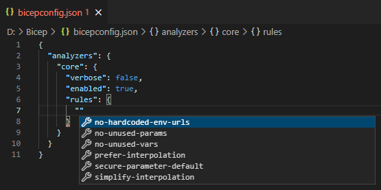 Snímek obrazovky IntelliSense s podporou konfigurace souboru _bicepconfig.json_