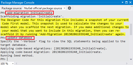 Snímek obrazovky znázorňující okno konzoly Správce balíčků Příkazy přidávají podtržítka migrace pomlček Initial Create a update hyphen database jsou zvýrazněné.