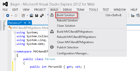 Snímek obrazovky znázorňující Visual Studio Express 2012 s nabídkou Sestavení a vybranou možností Sestavit řešení