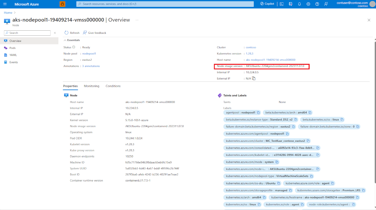 Snímek obrazovky se stránkou uzlů pro cluster AKS na webu Azure Portal Popisek verze image uzlu jasně ukazuje image základního uzlu a nejnovější použité datum opravy zabezpečení.