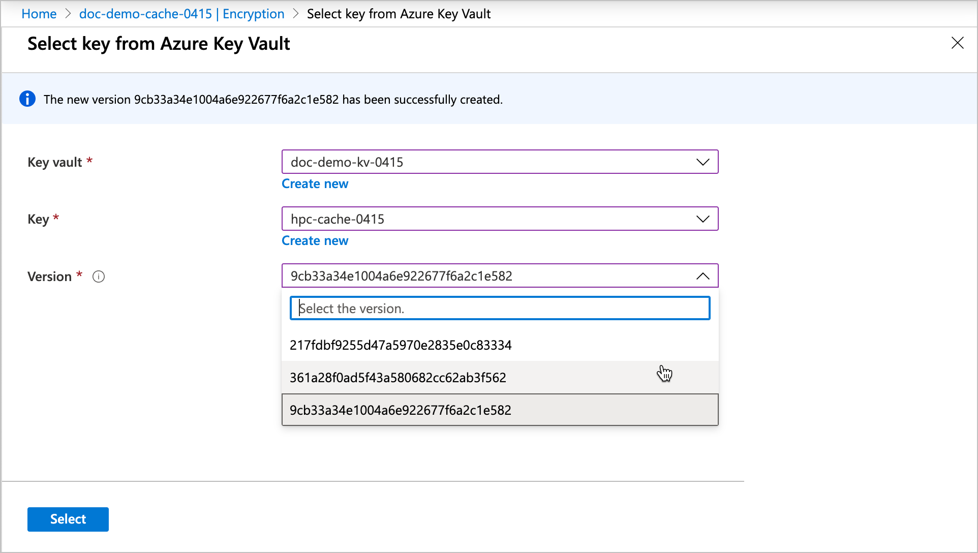 Snímek obrazovky se stránkou Vybrat klíč ze služby Azure Key Vault se třemi rozevíracími selektory pro výběr trezoru klíčů, klíče a verze