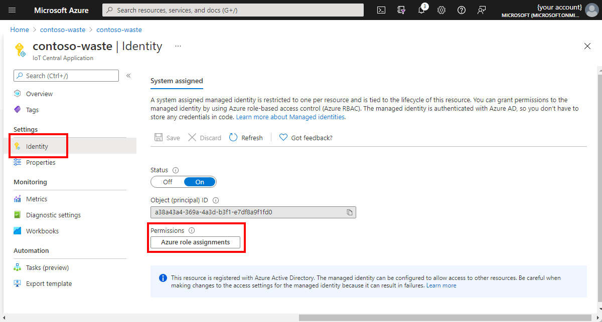 Snímek obrazovky se stránkou identity pro aplikaci IoT Central na webu Azure Portal