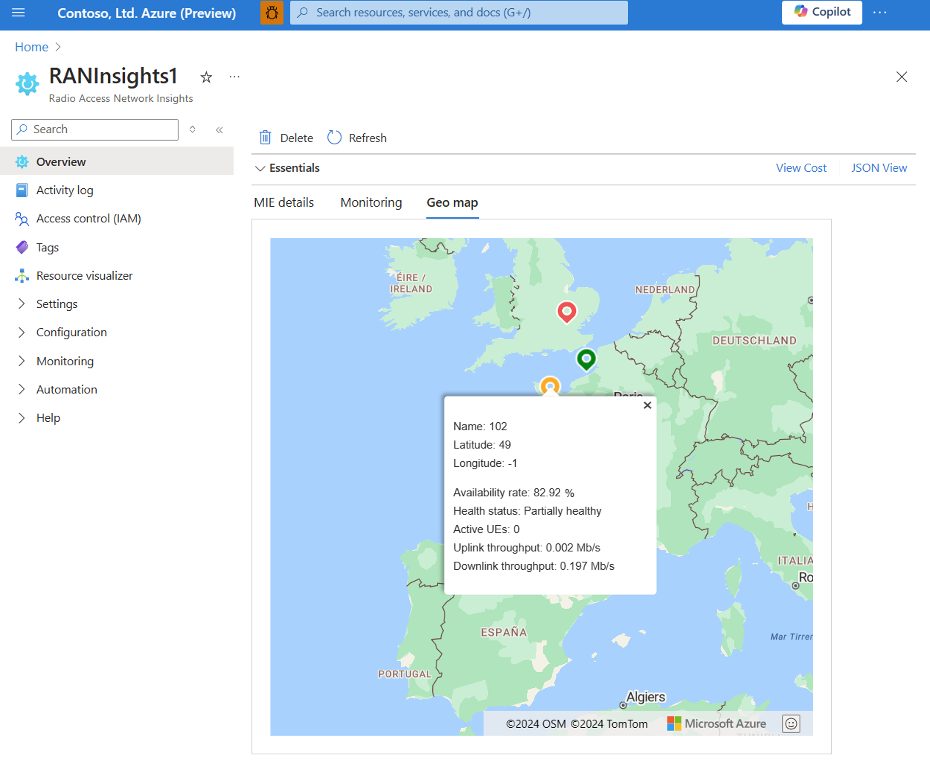 Snímek obrazovky webu Azure Portal znázorňující vytvoření oranžového špendlíku prostředku s přehledem RAN na geografické mapě