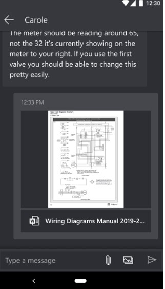 Screenshot zobrazující textový chat v mobilní aplikaci Dynamics 365 Remote Assist.