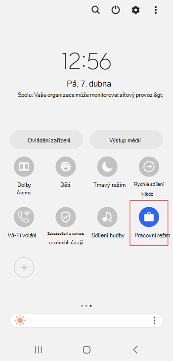 Snímek obrazovky s ikonou aktivovaného pracovního profilu v rychlém nastavení Samsung Galaxy S20