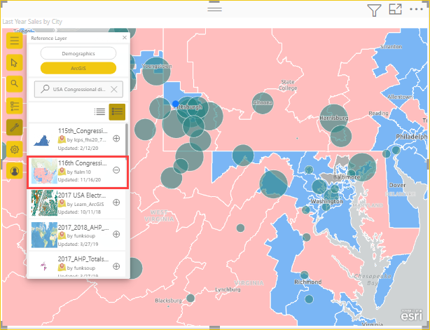 Snímek obrazovky znázorňující mapu s veřejnou referenční vrstvou ArcGIS