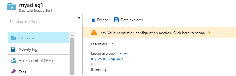 Snímek obrazovky s oknem účtu Data Lake Storage Gen1 s upozorněním, že je potřeba konfigurace oprávnění trezoru klíčů Kliknutím sem nastavíte.