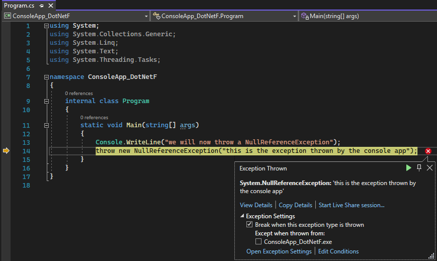 snímek obrazovky projektu ThrowsNullException v sadě Visual Studio se zvýrazněním řádku zdrojového kódu, který vyvolal výjimku.