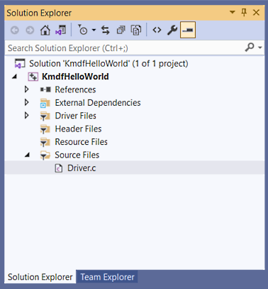 Snímek obrazovky s oknem Průzkumníka řešení sady Visual Studio zobrazující soubor driver.c přidaný do projektu ovladače