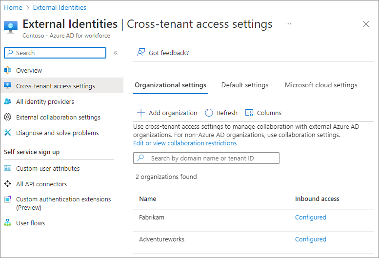 Skærmbillede af indstillinger for adgang på tværs af lejere i Microsoft Entra-id med to eksterne organisationer konfigureret.