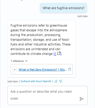 Andet af to skærmbilleder, der viser en test af at spørge agenten om flygtige emissioner i Sustainability Insights.