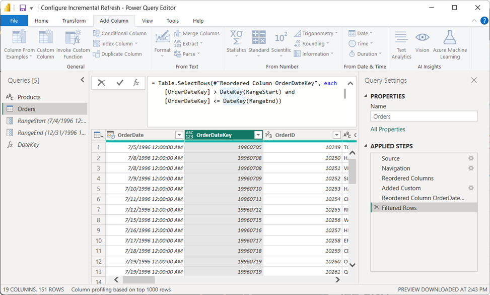 Power BI-tabel, der viser en forespørgselsformel, der er ændret til at bruge paramaeterne RangeStart og RangeEnd.