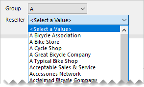 Skærmbillede af parametre for sideinddelte rapporter i Power BI, der viser filter efter en grupperingskolonne.