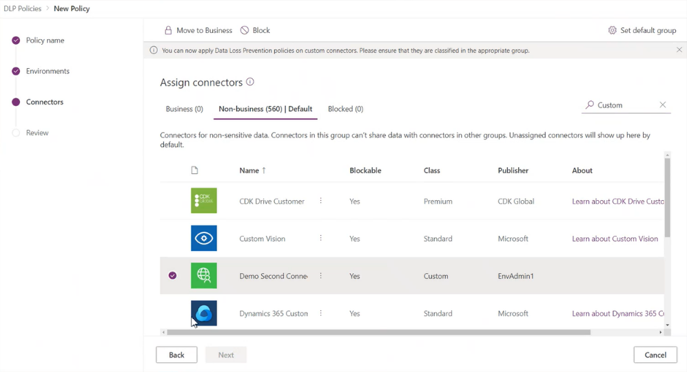 Miljøadministratorer kan nu se alle de brugerdefinerede connectorer i deres miljøer sammen med forudbyggede på siden **Connectorer** i datapolitikker.