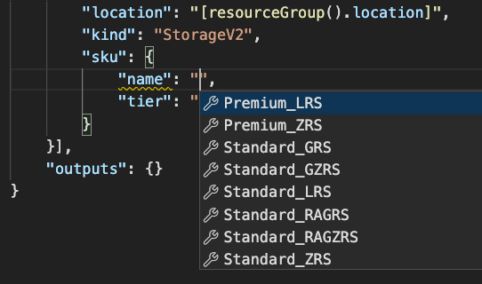 Skærmbillede af Visual Studio Code, der viser IntelliSense-valgmulighederne for navneattributten for lager-SKU'en.