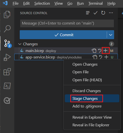 Skærmbillede af Visual Studio Code, der viser Versionsstyring, hvor genvejsmenuen main.bicep vises, og menupunktet Faseændringer er fremhævet.