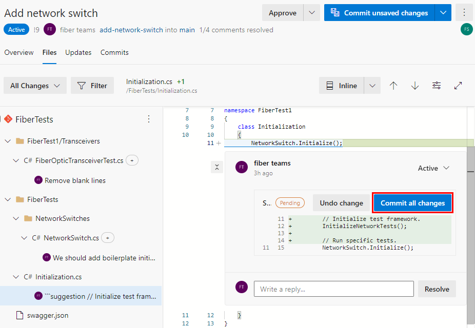 Screenshot: Committen aller Änderungen auf der Registerkarte „Dateien“ für einen Azure Repos-PR