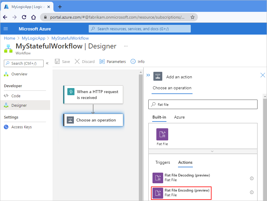 Screenshot des Azure-Portals und des Standardworkflow-Designers mit „flat file“ (Flatfile) im Suchfeld und ausgewählter Aktion „Flatfile-Codierung“.