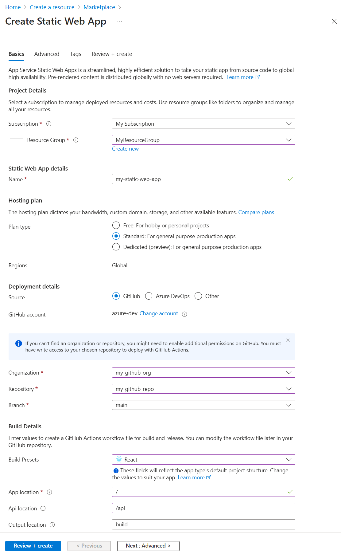 Bei der Erstellung der statischen Web-App schließen Sie erforderliche Informationen für eine GitHub-Aktion ein, sodass die statischen Dateien erstellt und in Azure bereitgestellt werden können.