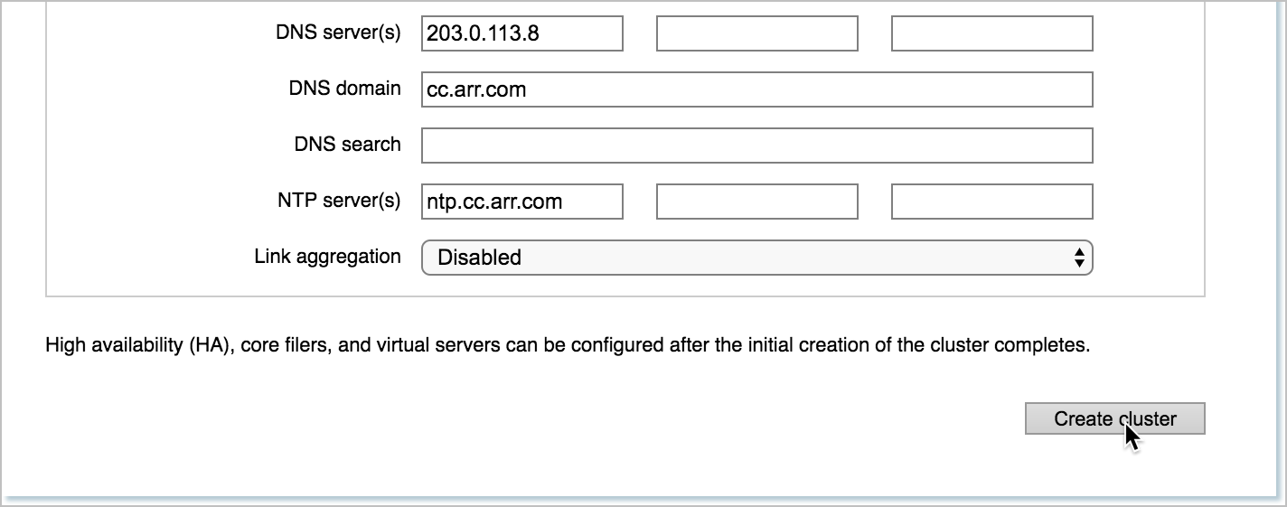 Unterer Teil des ausgefüllten Formulars mit Cursor über der Schaltfläche „Create cluster“ (Cluster erstellen) rechts unten