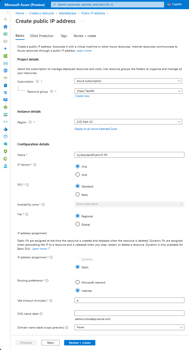 Screenshot: Einstellungen für eine Standard-SKU mit Routingpräferenz „Internet“ auf der Registerkarte „Grundlagen“ des Bildschirms „Öffentliche IP-Adresse erstellen“