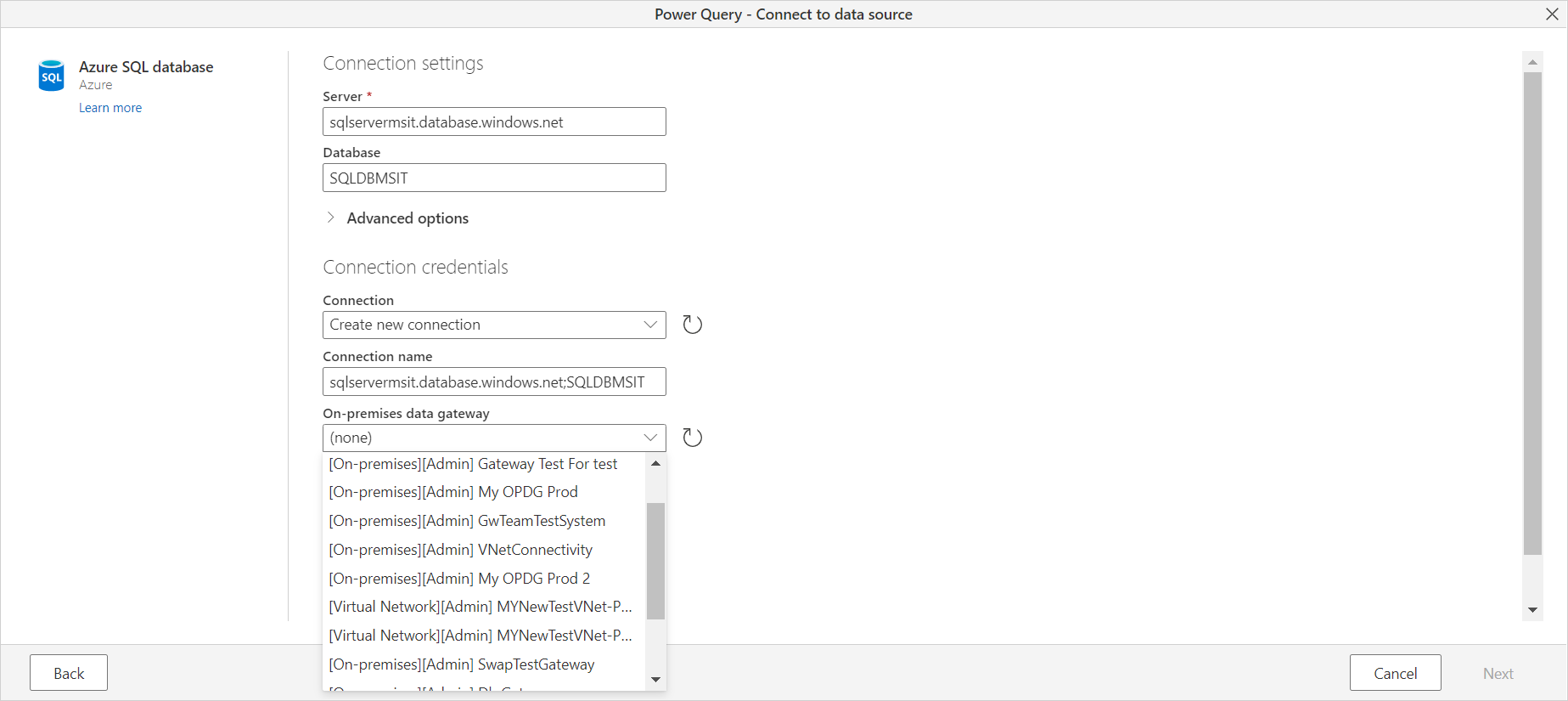 Screenshot des Power Query-Dialogfelds „Mit Datenquelle verbinden“ mit VNet-Datengatewaynamen, die im Auswahlfeld „Lokales Datengateway“ enthalten sind