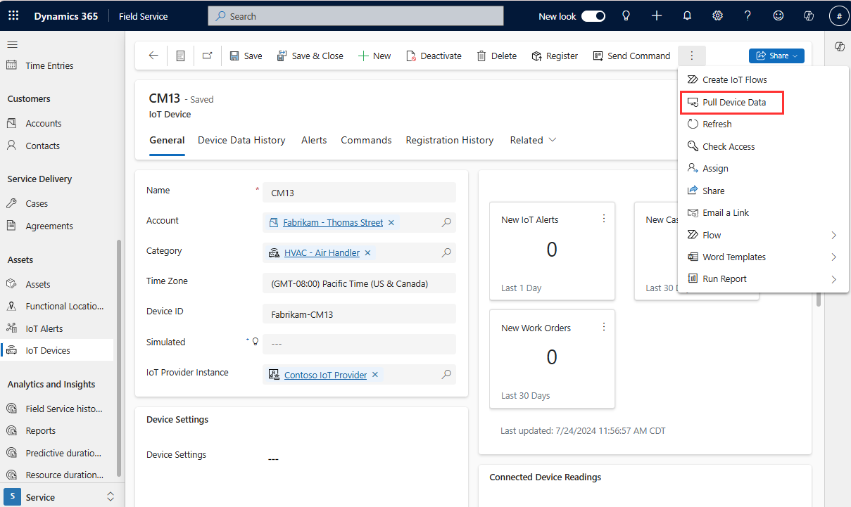 Screenshot von Field Service, der ein IoT-Gerät zeigt, wobei die Option „Gerätedaten abrufen“ hervorgehoben ist.