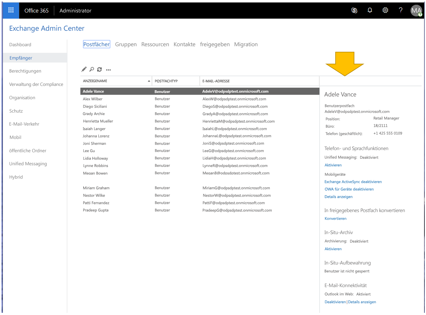 Screenshot von 16 Benutzern, die dem Exchange Admin Center hinzugefügt wurden