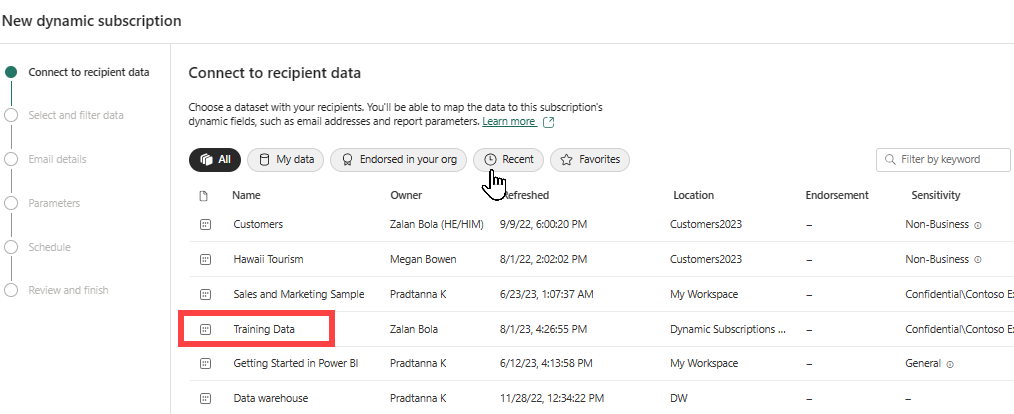 Screenshot: Power BI-Dienst mit dem Schritt des Verbindens mit Empfängerdaten im Assistenten, wobei Trainingsdaten rot gekennzeichnet sind.