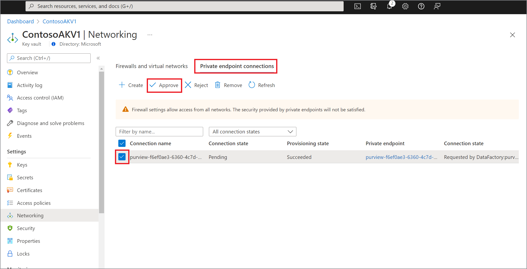 Screenshot: Genehmigen eines privaten Endpunkts für einen Azure-Key Vault in Azure-Portal