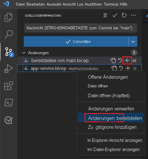 Screenshot von Visual Studio Code mit angezeigter Quellcodeverwaltung und Kontextmenü von „main.bicep“ sowie hervorgehobenem Menüelement „Änderungen stagen“.