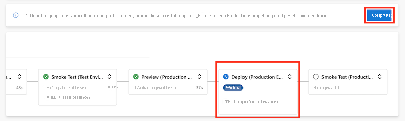 Screenshot: Azure Pipelines, wobei die Pipelineausführung zur Genehmigung angehalten wurde