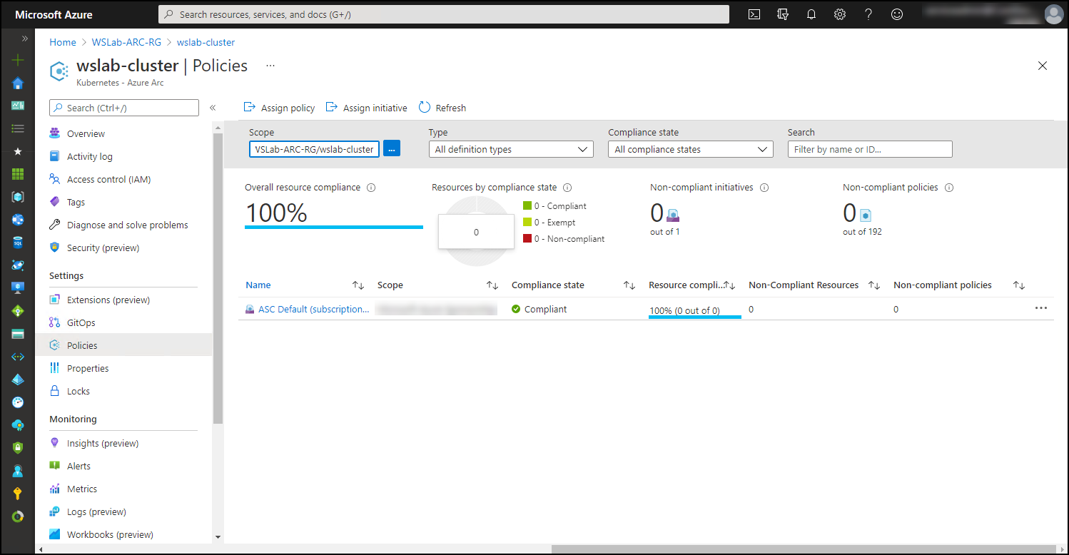 Der Screenshot zeigt das Blatt „Richtlinien“ einer Kubernetes-Azure Arc-Ressource im Azure-Portal.