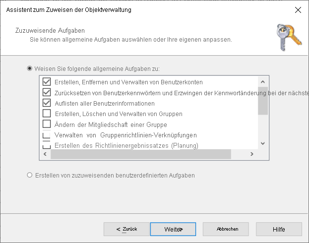 Screenshot: Seite „Zuzuweisende Aufgaben“ im Assistenten zum Zuweisen der Objektverwaltung. Der Administrator hat die Aufgaben ausgewählt, die sich auf die Benutzerverwaltung beziehen.