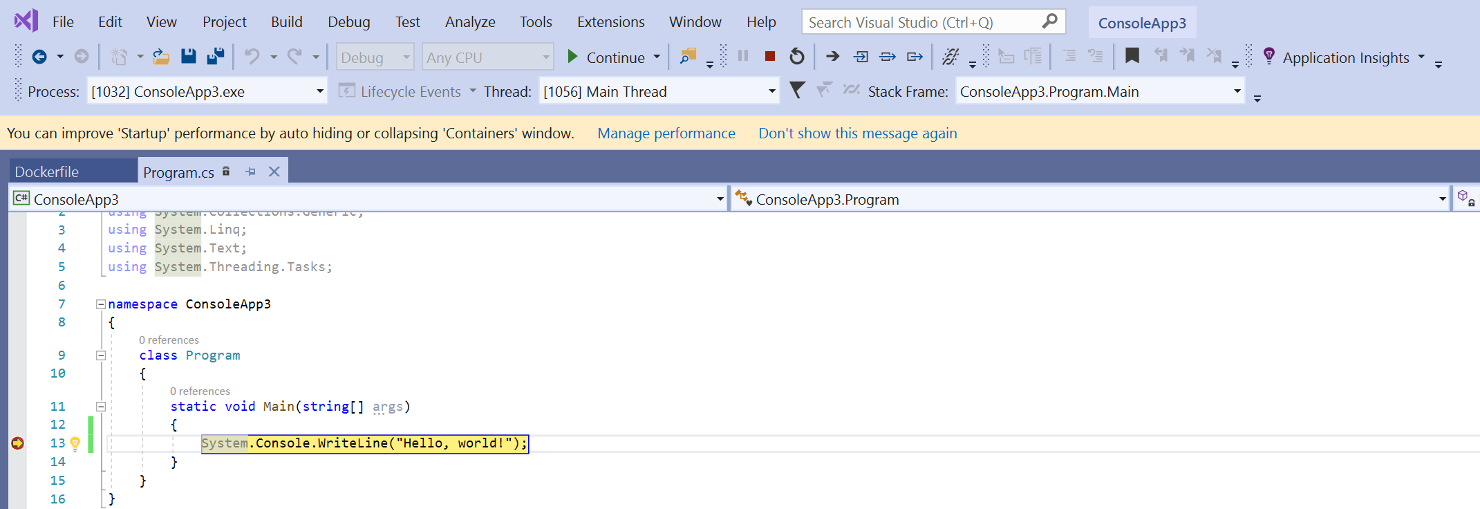 Screenshot des Codefensters für Program.cs in Visual Studio mit einem Haltepunkt links neben einer Codezeile, die gelb hervorgehoben ist.