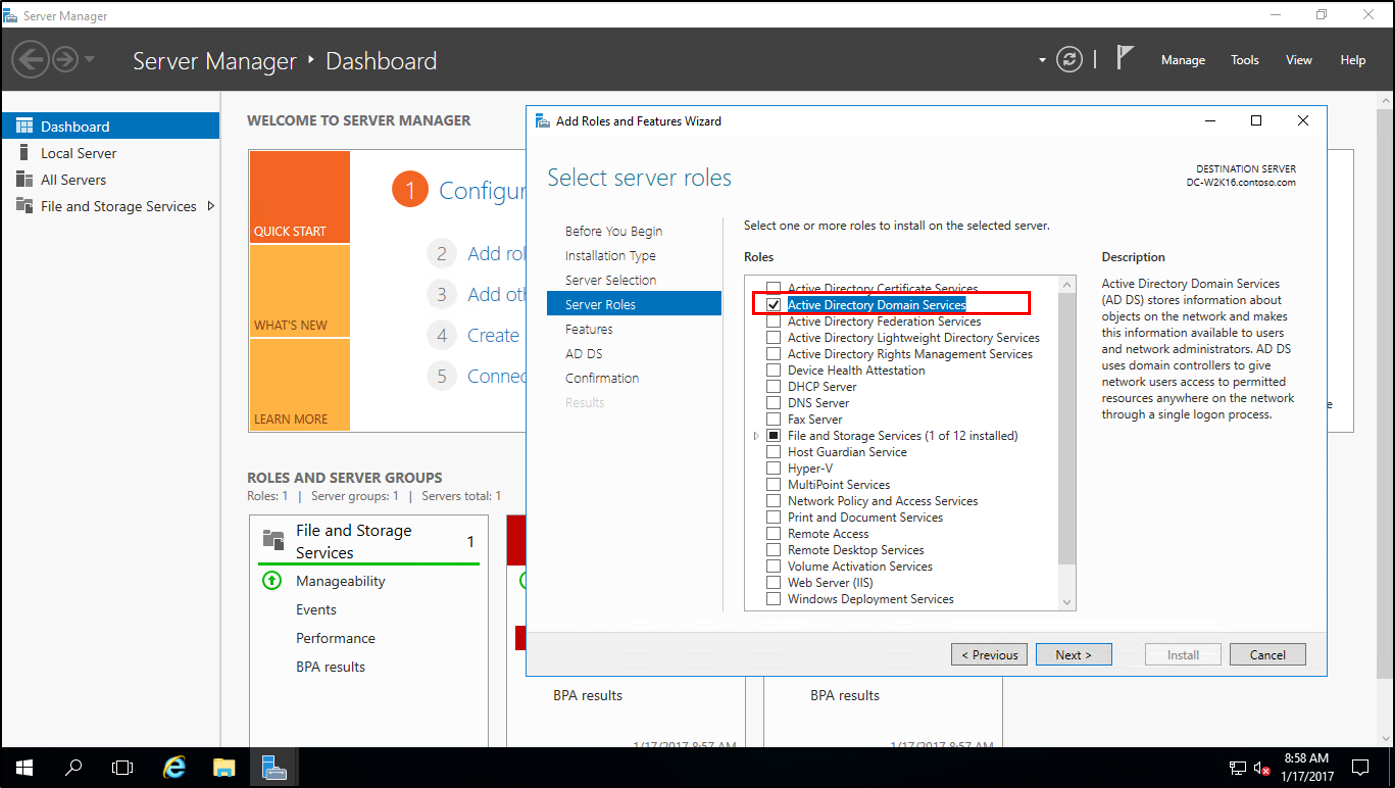 Screenshot der Seite „Serverrollen auswählen“ des Assistenten zum Hinzufügen von Rollen und Features mit hervorgehobener Option „Active Directory Domain Services“.