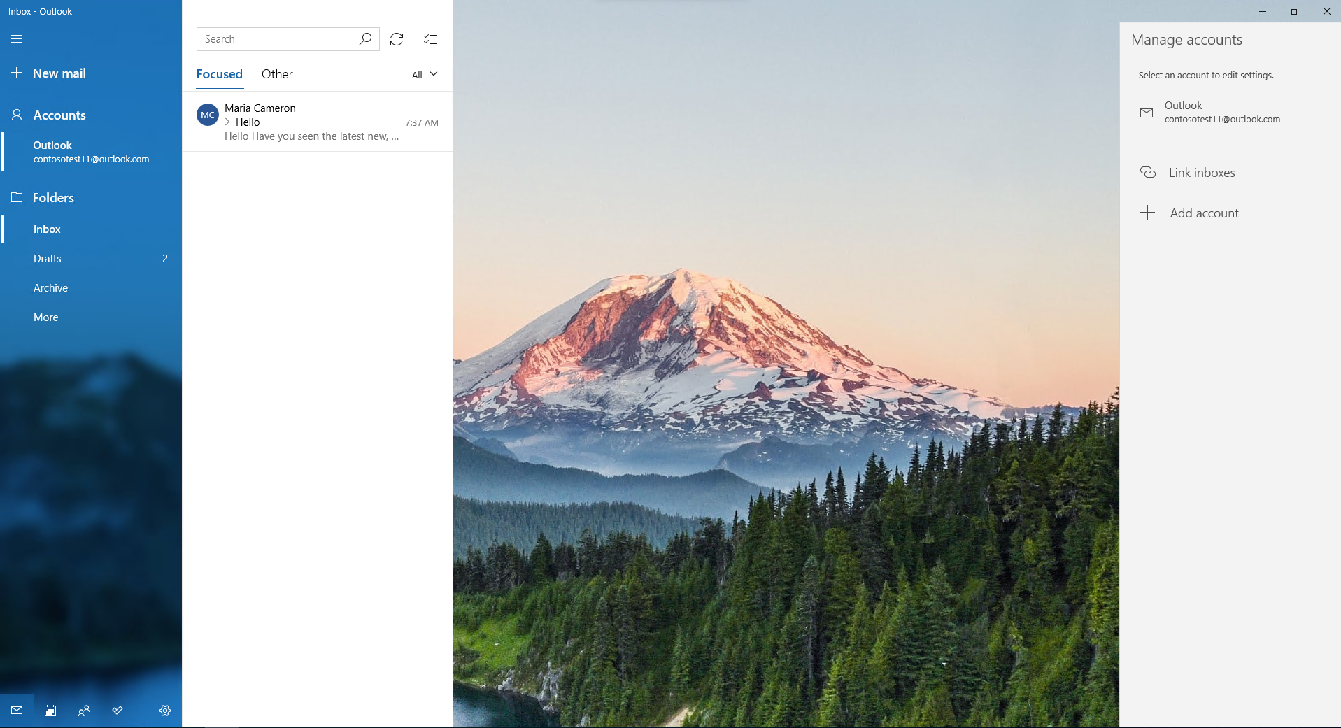 Screenshot der Windows Mail-App mit einem erweiterten Einstellungs-Flyout