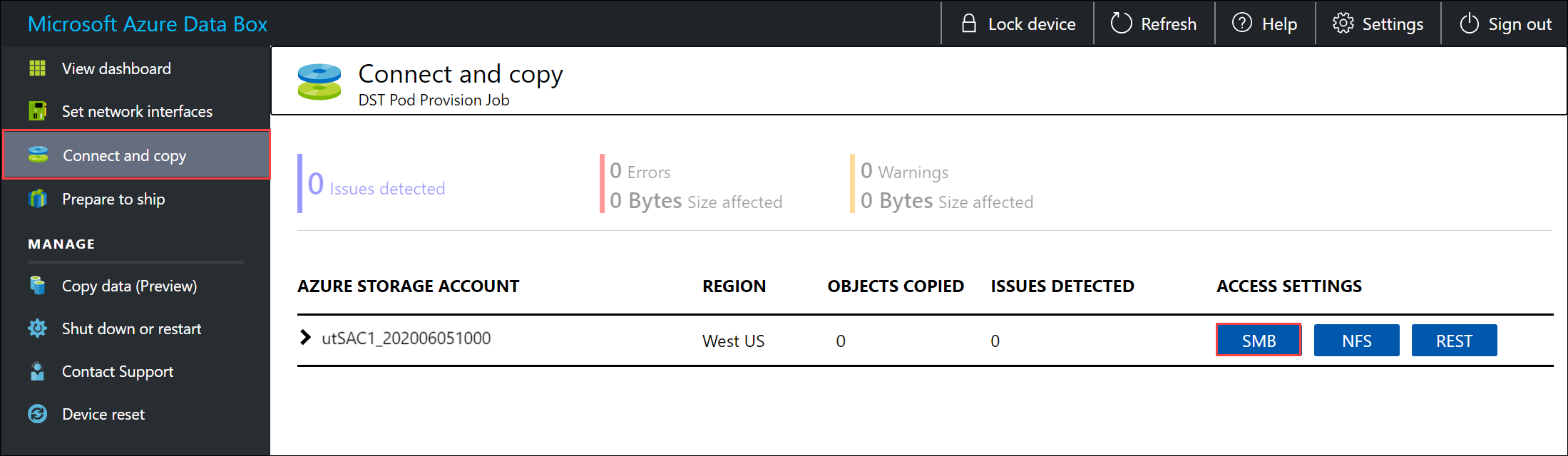 Captura de pantalla que muestra la página Conectar y copiar en la interfaz de usuario web local para una instancia de Data Box. El elemento de menú Conectar y copiar junto con la opción SMB aparecen resaltados.