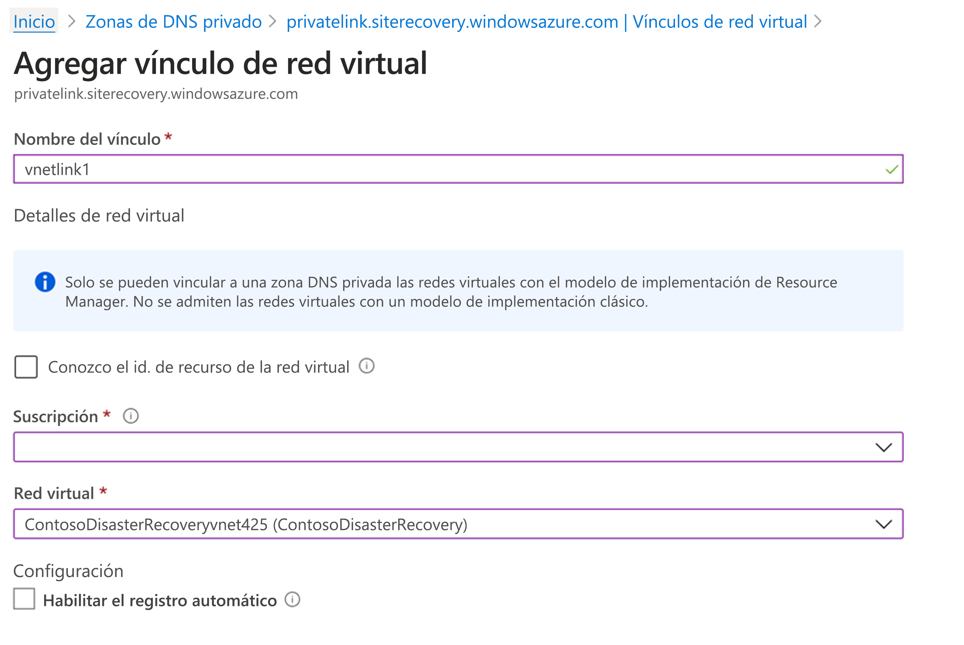 Muestra la página para agregar un vínculo de red virtual con el nombre del vínculo, la suscripción y la red virtual relacionada en Azure Portal.