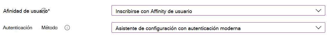 En el centro de administración de Intune y Microsoft Intune, inscriba dispositivos iOS/iPadOS mediante la inscripción automatizada de dispositivos (ADE). Seleccione Inscribir con afinidad de usuario y use el Asistente para la instalación para la autenticación. La aplicación Portal de empresa se instala automáticamente.