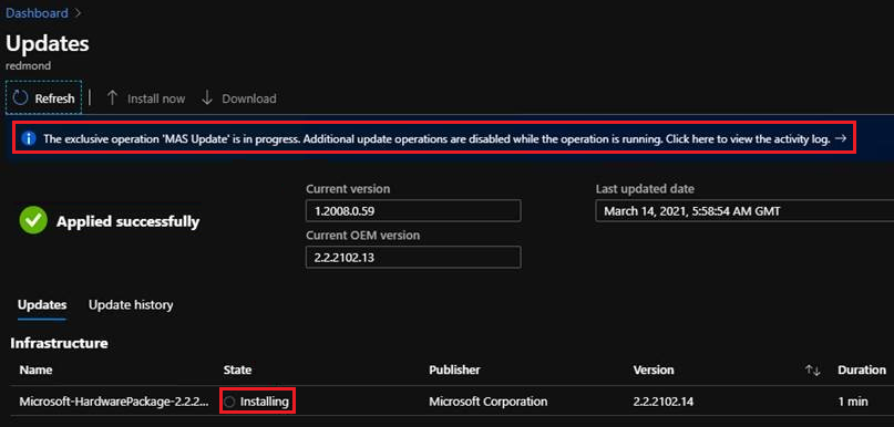 Panel de actualizaciones que muestra la instalación de una actualización y una alerta de que las operaciones de actualización están deshabilitadas.