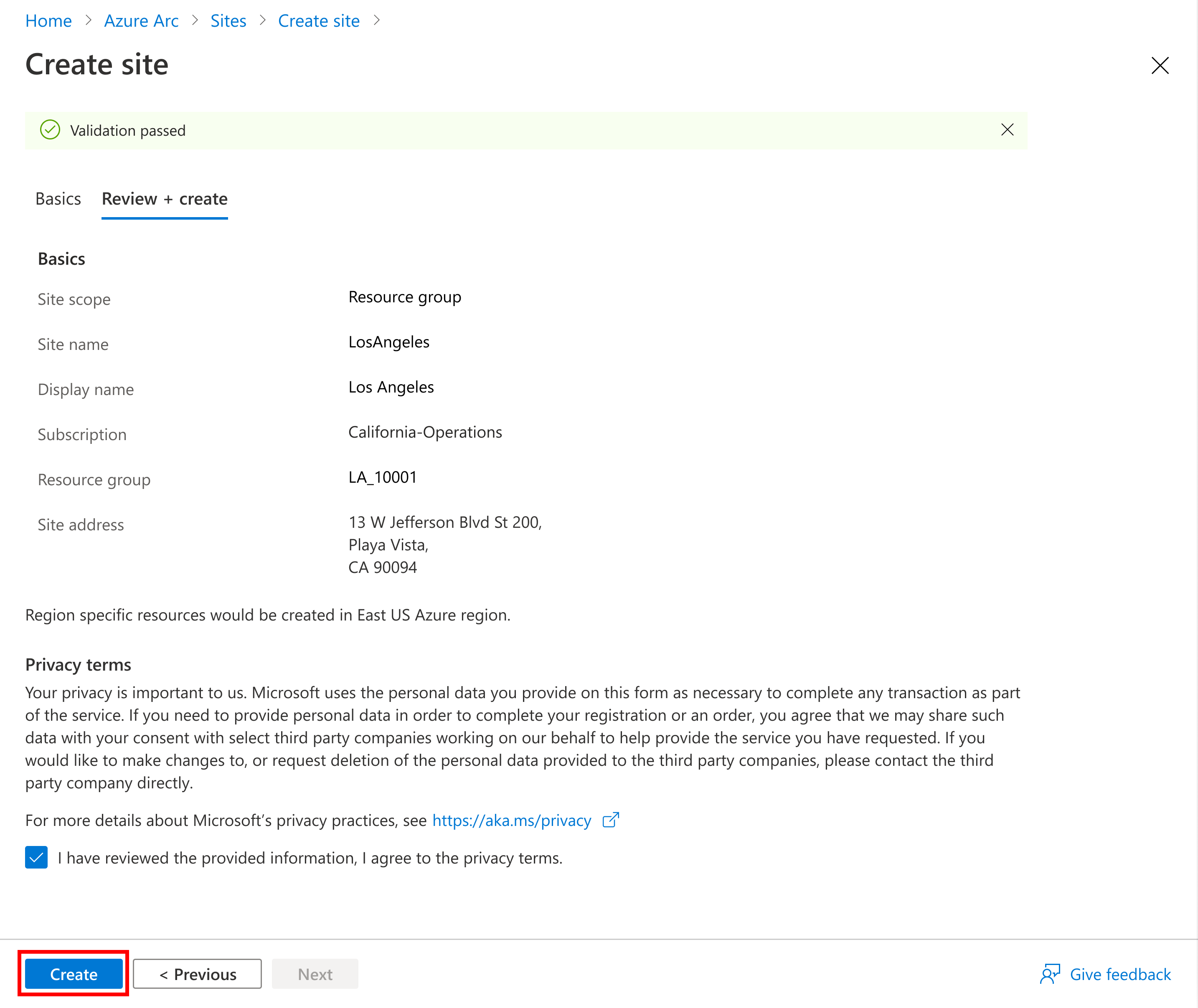 Captura de pantalla que muestra la página de validación y revisión de un sitio nuevo y, a continuación, selecciona Crear.