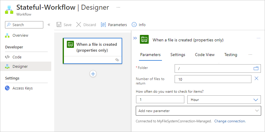 Captura de pantalla que muestra el diseñador de flujo de trabajo estándar y el activador de conector administrado denominado Cuando se crea un archivo.