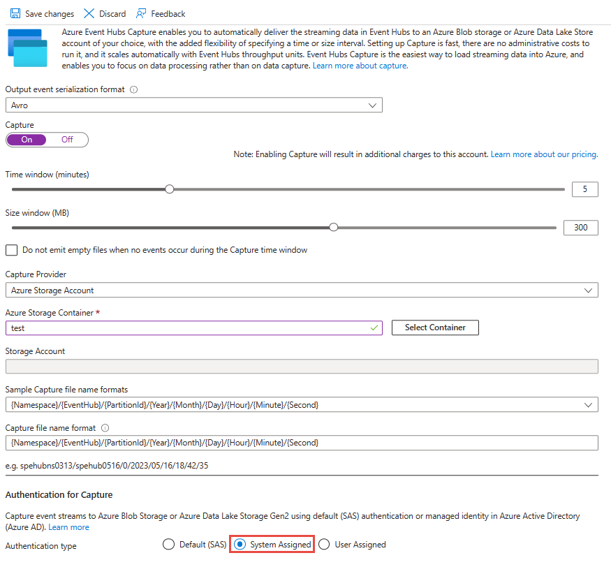 Imagen que muestra la captura de datos de Event Hubs en Azure Storage o Azure Data Lake Storage mediante la identidad administrada asignada por el sistema.