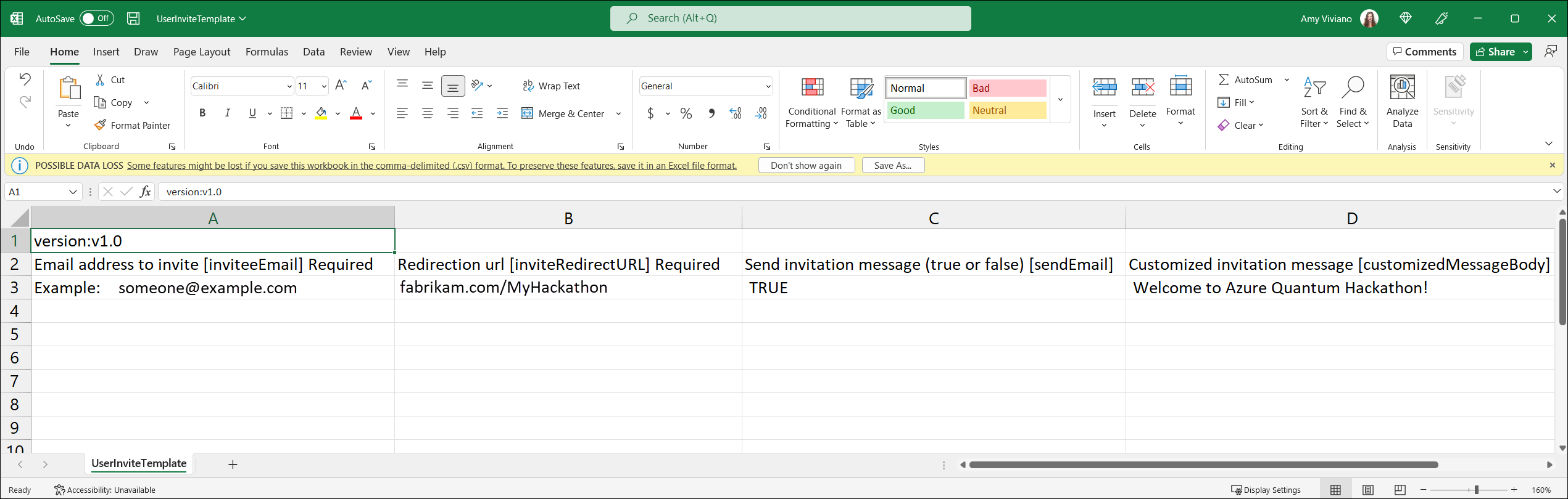 Captura de pantalla que muestra la plantilla CSV y cómo enumerar las direcciones de correo electrónico de los usuarios y un mensaje de invitación personalizado.