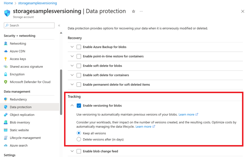 Captura de pantalla que muestra cómo habilitar el control de versiones de blobs en Azure Portal