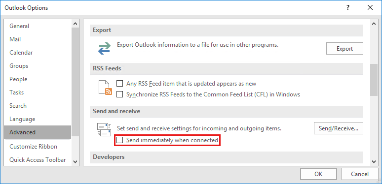 Captura de pantalla de la ventana Opciones de Outlook, donde la opción Enviar inmediatamente al conectarse está resaltada en el área Enviar y recibir.