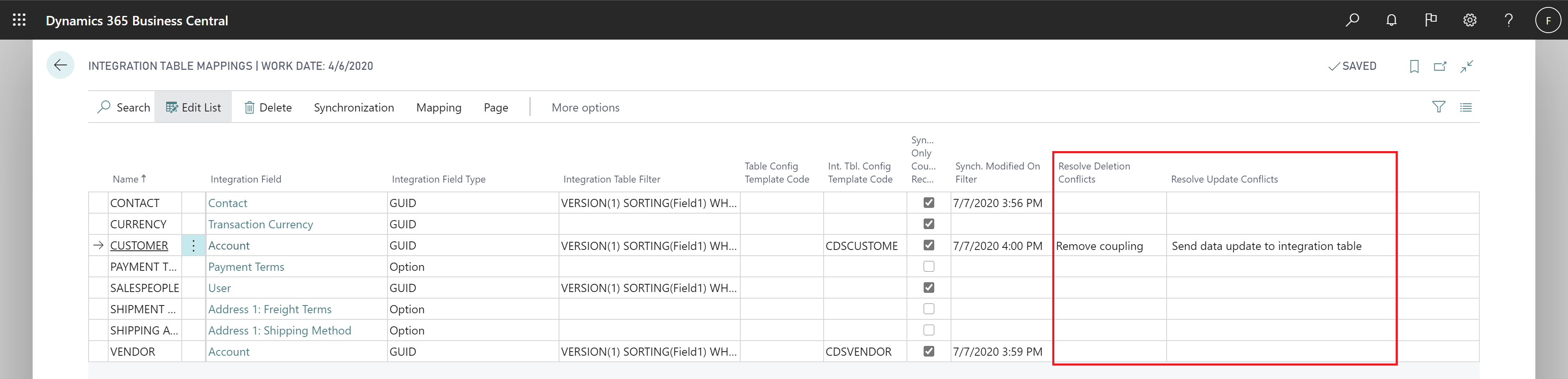 Página Asignación de tablas de integración que muestra las columnas Resolver eliminación y Resolver conflictos de actualización