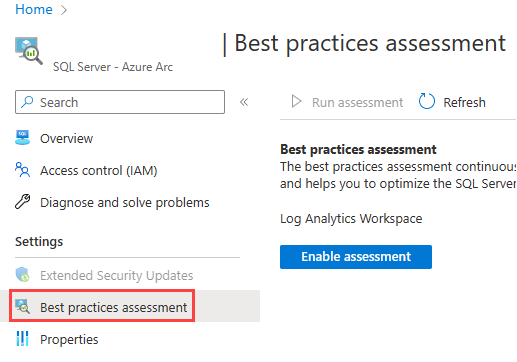 Captura de pantalla en la que se muestra el botón para habilitar la valoración de procedimientos recomendados de un recurso de SQL Server habilitado por Azure Arc.