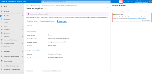 Captura de pantalla del panel Notificaciones abierto a la derecha con el registro de actividad más reciente titulado Crear inquilino que confirma que la creación de inquilinos se realizó correctamente.